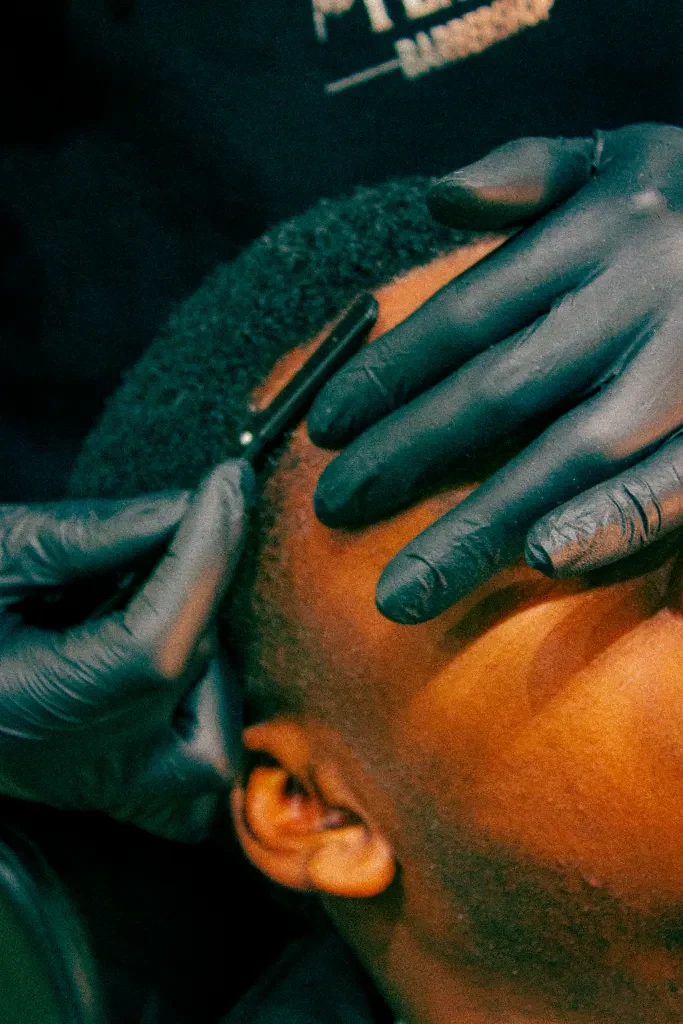 Réalisation coupe homme au Platinum Barber