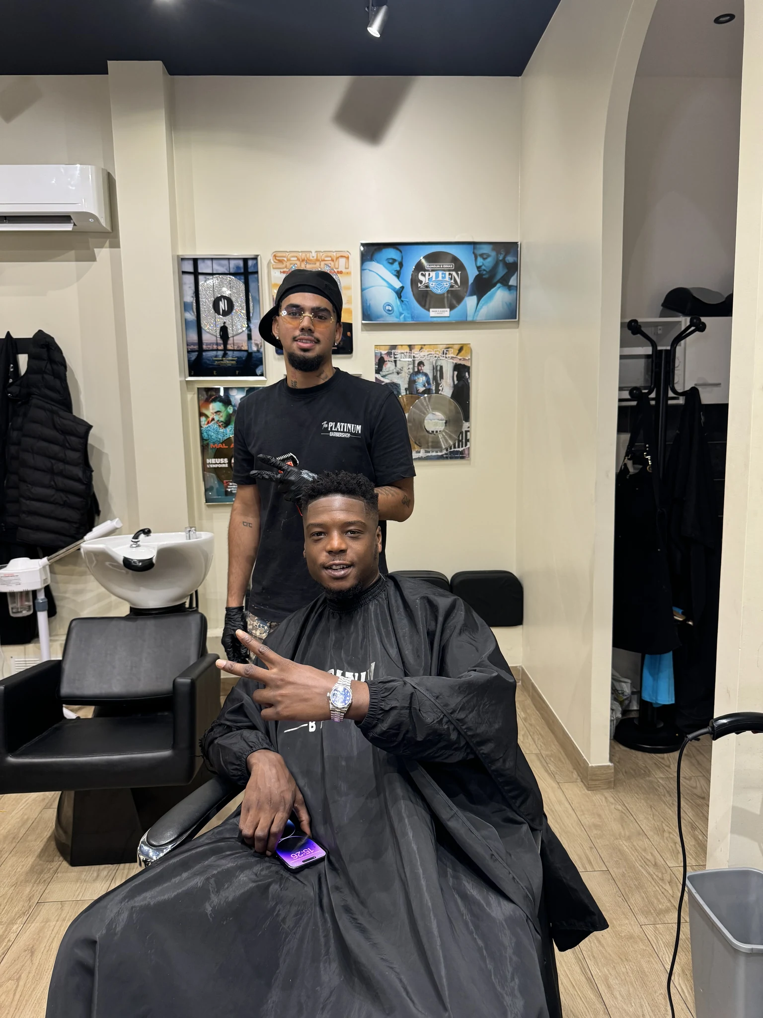 Personnalité associée au barbershop The Platinum Barber