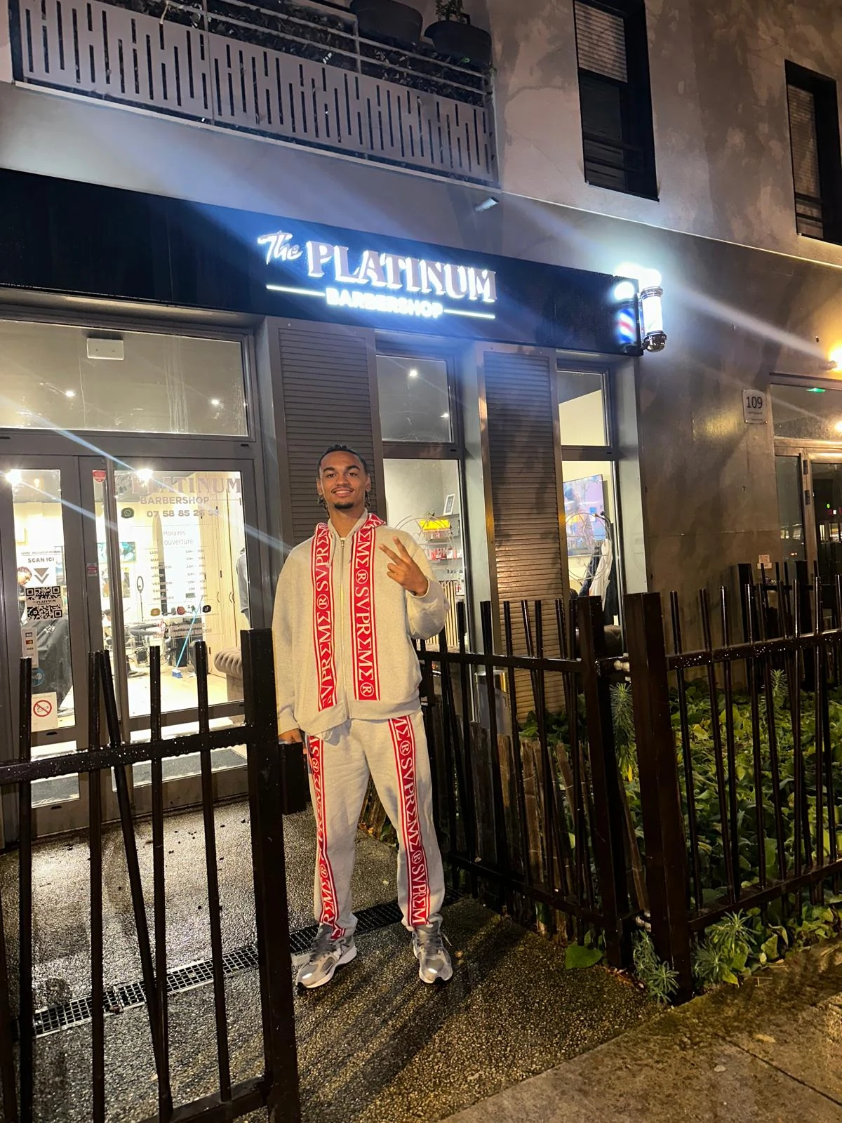 Personnalité au Platinum Barber